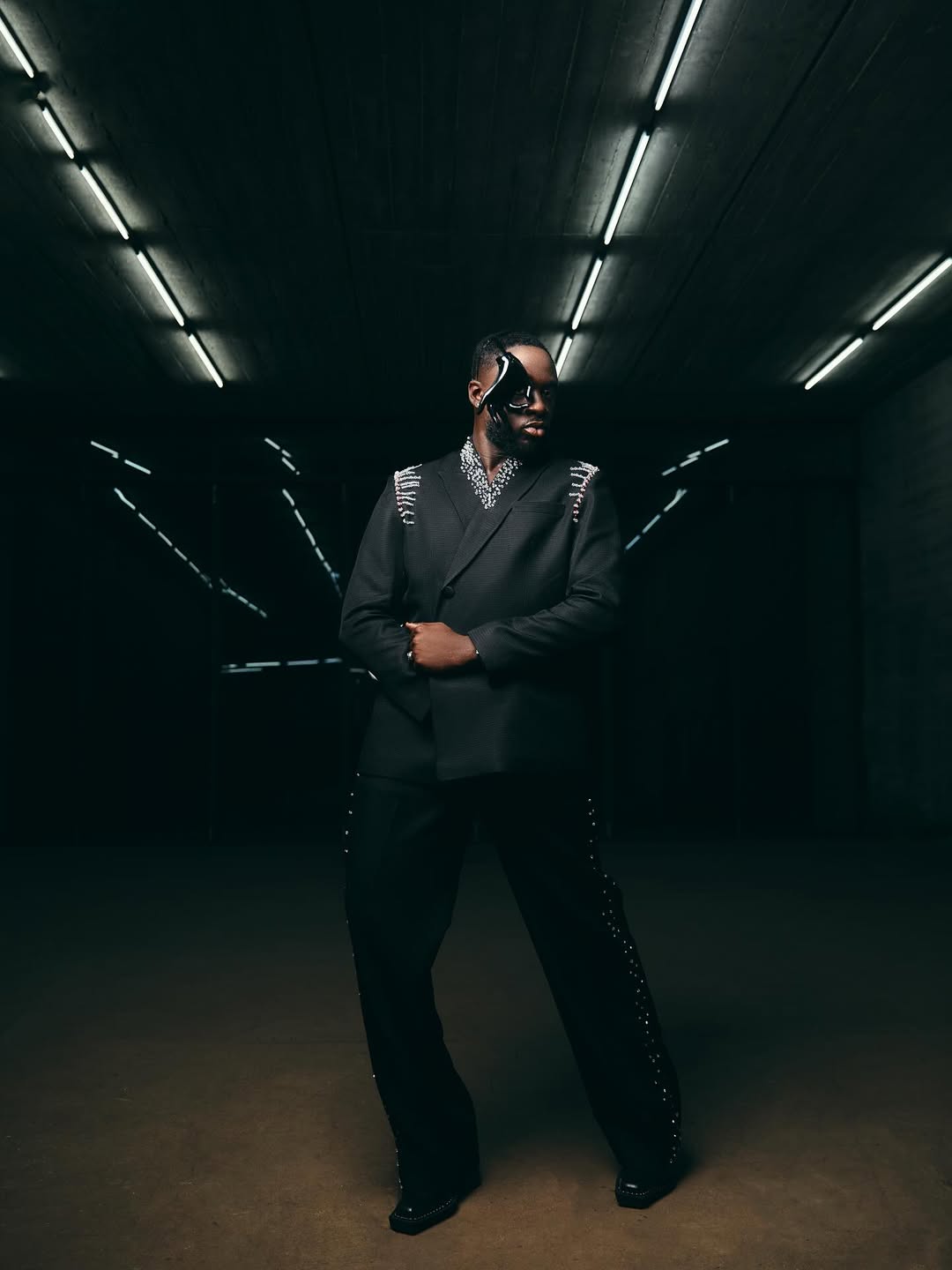 LAKOPUÉ tailored suit in sculpted light